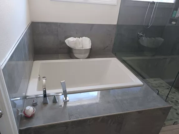 Porcelain and Ceramic tiles in bathroom